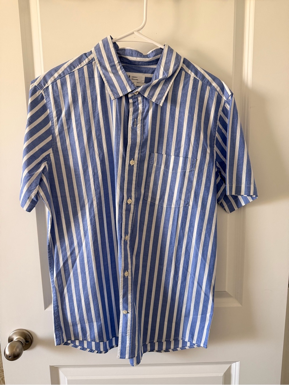 GAP Blue and White Stripe Short-Sleeve Button-Up Shirt